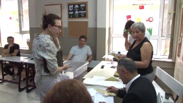 Başarılı oyuncu Demet Akbağ oyunu Beşiktaş'ta kullandı