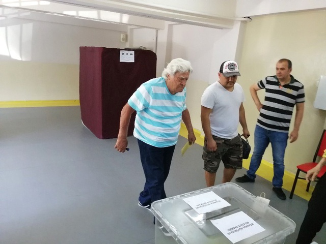 Yeşilcam'ın usta oyuncusu Cüneyt Arkın oyunu Beşiktaş'ta kullandı