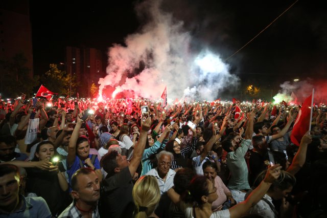 Ekrem İmamoğlu'nu Beylikdüzü'nde on binlerce vatandaş karşıladı!