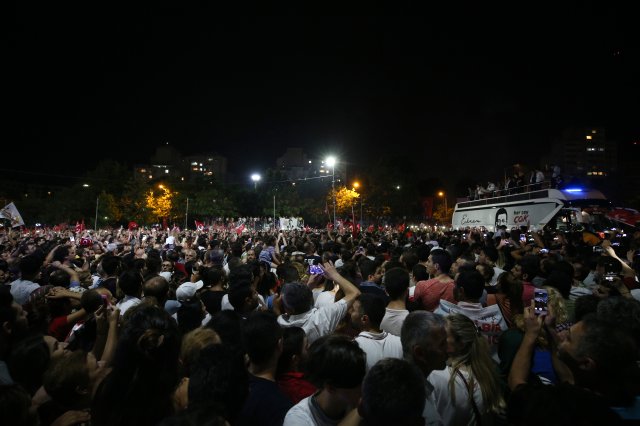 Ekrem İmamoğlu'nu Beylikdüzü'nde on binlerce vatandaş karşıladı!