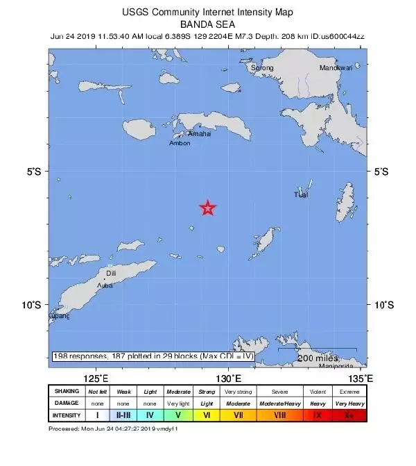 Endonezya'da 7,3 büyüklüğünde deprem meydana geldi