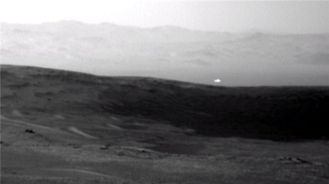 <a class='keyword-sd' href='/uzay-araci/' title='Uzay Aracı'>Uzay Aracı</a> Curiosity Rover'ın Kızıl Gezegende Yakaladığı Gizemli Işık