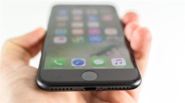 Apple'ın iPhone 11'de Lightning Kabloya Devam Edeceği Söyleniyor