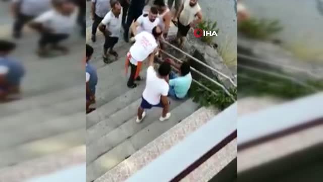 2 kız kardeşe sözlü tacizde bulunan adam meydan dayağı yedi!
