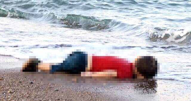 Meksika-ABD sınırında Aylan Kurdi'yi hatırlatan görüntü! Meksika-ABD sınırında Aylan Kurdi'yi hatırlatan görüntü!