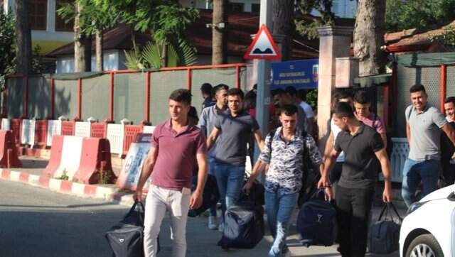 Yeni askerlik sistemi ile birlikte 6 ayını dolduran askerler terhis oldu Yeni askerlik sistemi ile birlikte 6 ayını dolduran askerler terhis oldu