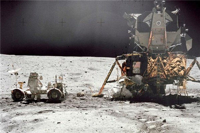 47 Yıl Önce Ay'a Giden Apollo Astronotunun İlginç Ay'da Yürüme Anısı
