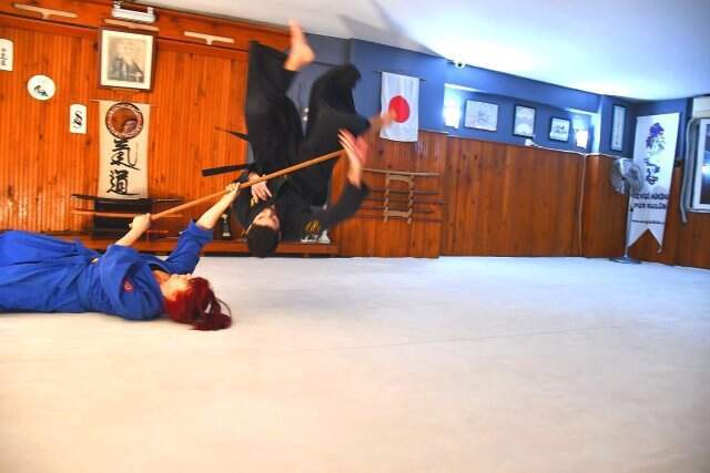 Aikido'nun kraliçesi, kadınlara savunmayı ögretiyor! Aikido'nun kraliçesi, kadınlara savunmayı ögretiyor!