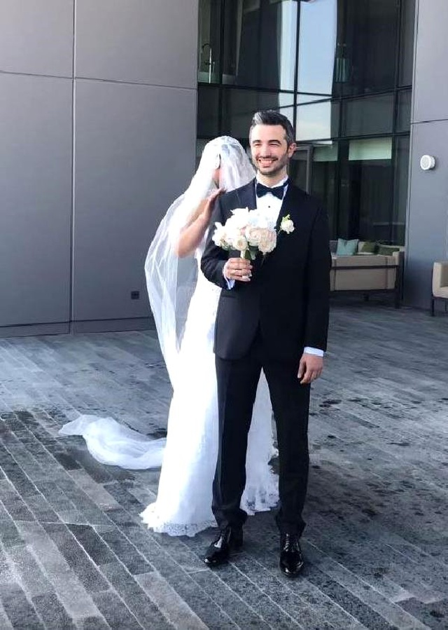 Duvağı kaldıran damat şaşkına döndü! Gelinliği giyen bakın kim çıktı