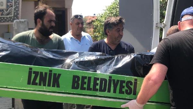 Evinin balkonunda ölü bulunan ayakkabı boyacısı maganda kurbanı çıktı