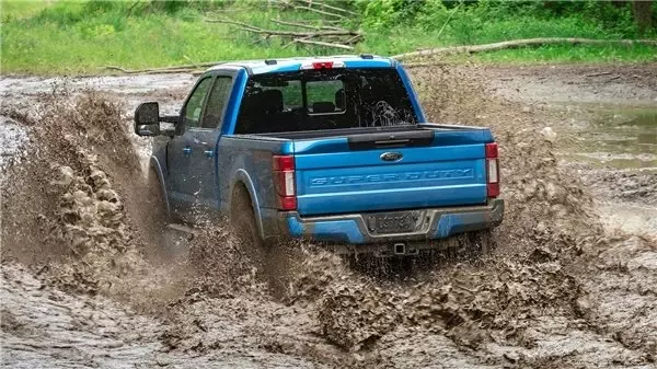 Ford, Off-Road Canavarı Olan V8 Motorlu Super Duty Serisini Tanıttı