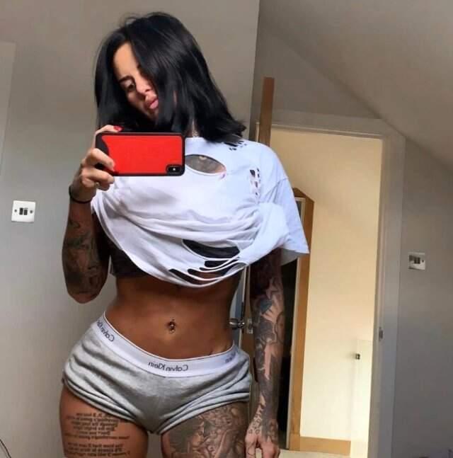 Oyuncu Jemma Lucy, çıplak videolarını satışa çıkardı