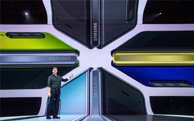 Samsung, Huawei Mate X Satışa Çıkmadan Önce Dışa Katlanan Bir Telefon Tanıtacak