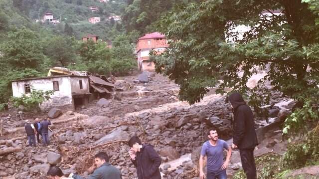 Trabzon'daki sel felaketinden korkunç görüntü! Sulara kapılma anı anbean kaydedildi Trabzon'daki sel felaketinden korkunç görüntü! Sulara kapılma anı anbean kaydedildi