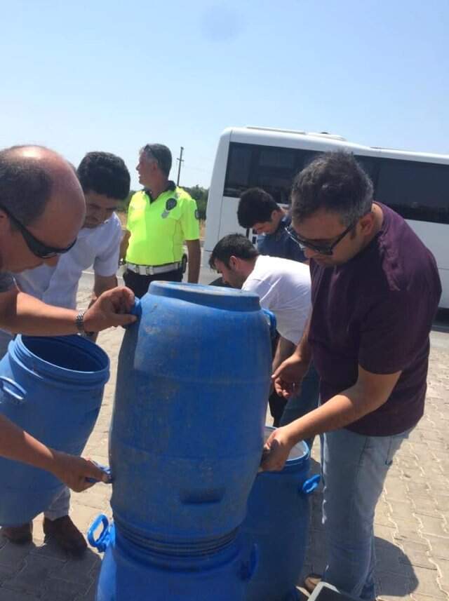 Yol aramasında yakalanan deniz patlıcanı avcılarına 9 bin 810 TL ceza kesildi Yol aramasında yakalanan deniz patlıcanı avcılarına 9 bin 810 TL ceza kesildi