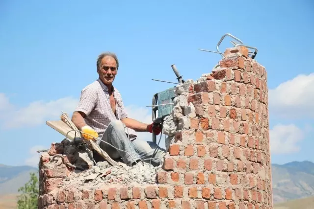 Metrelerce yükseklikte tehlike! Ölümle burun buruna çalışıyor