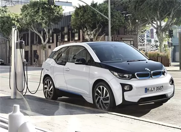 BMW Yöneticisi, Elektrikli Otomobiller İçin Talep Olmadığını Açıkladı