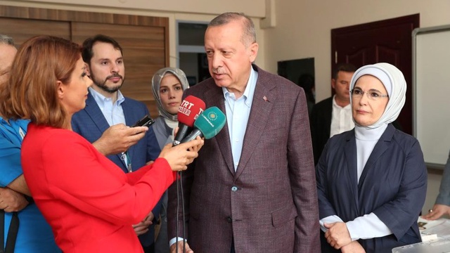 Ekrem İmamoğlu mazbatasını aldı: İBB Başkanı'nın yetkileri neler, hangi kararlar için Belediye...