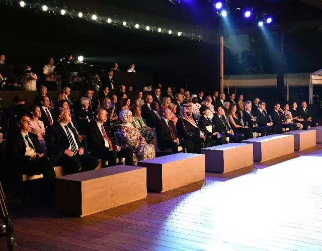 Cumhurbaşkanı Recep Tayyip Erdoğan ve eşi Emine Erdoğan, liderler yemeği ve kültürel programa katıldı