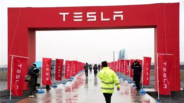 Tesla, Tek Batarya Modülünün Yangına Sebep Olduğunu Kabul Etti