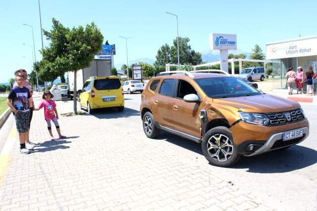Kaza sonrası turistin yaptığı 'pes artık' dedirtti! Kaza sonrası turistin yaptığı 'pes artık' dedirtti!