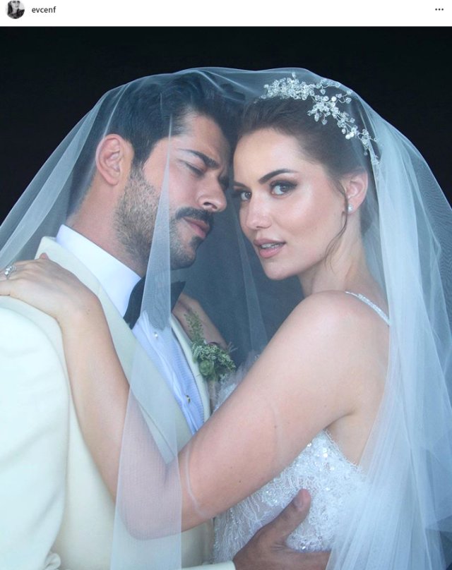 Fahriye Evcen ve Burak Özçivit'in ikinci evlilik yıl dönümü kutlamasına rekor beğeni