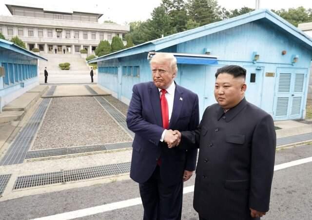 ABD tarihinde bir ilke imza atan Trump ile Kim, silahsız bölgede görüştü