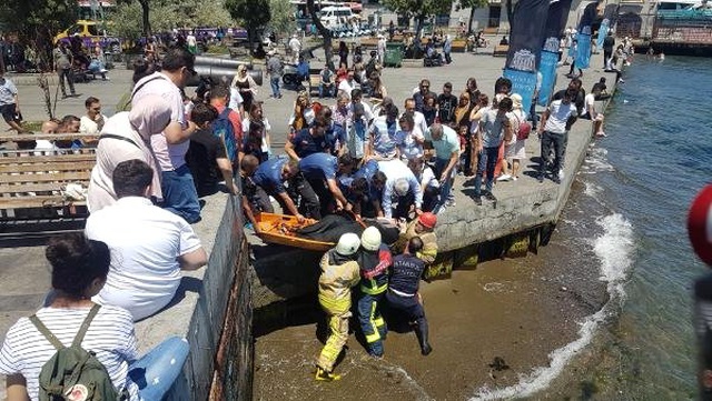 Beşiktaş'ta panik anları! Denize düşen kadını itfaiye kurtardı