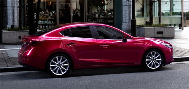 Mazda, Tekerleklerin Yerinden Çıkması Nedeniyle Binlerce Arabayı Geri Çağırıyor