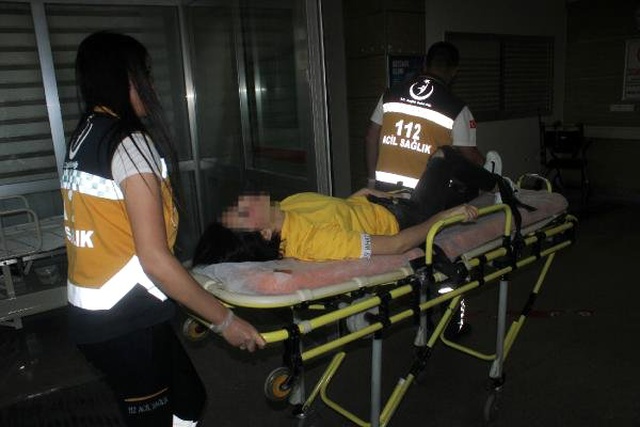 Genç kız, eski sevgilisiyle görüşen lise öğrencisini karnından bıçakladı