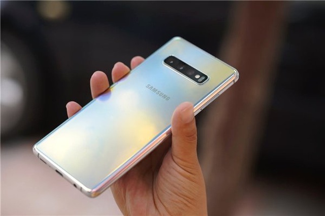 Samsung'un Galaxy S10+'a Özel Sunduğu Renk, Galaxy S10e'de de Kullanılacak