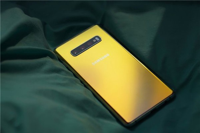 Samsung'un Galaxy S10+'a Özel Sunduğu Renk, Galaxy S10e'de de Kullanılacak