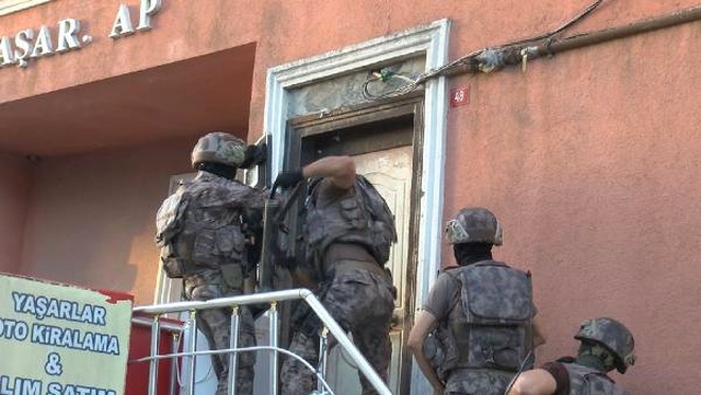 Arnavutköy'de organize suç operasyonu! Silahı böyle saklamışlar