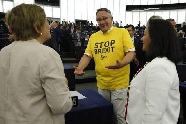 Brexit yanlıları Avrupa Parlamentosu'nda çalınan marşa sırt döndü Brexit yanlıları Avrupa Parlamentosu'nda çalınan marşa sırt döndü