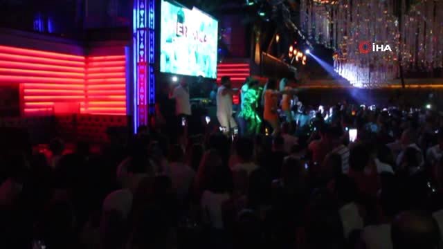 Demet Akalın, Bodrum gecelerine damgasını vurdu