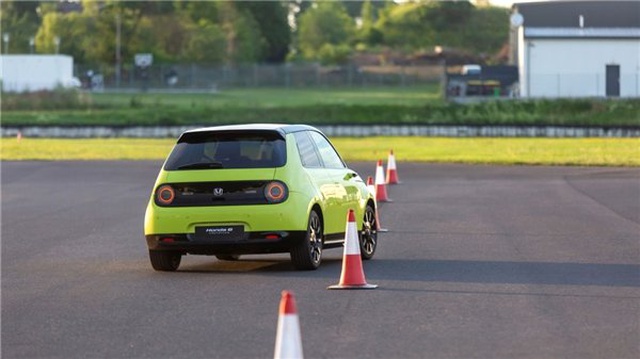 Honda'nın Elektrikli Aracı Honda E'nin Teknik Detayları ve Yeni Fotoğrafları Yayınlandı