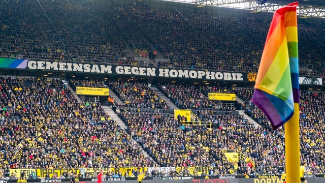 Eşcinsel olduğunu açıklamış futbolcuların neden çoğu kadın?