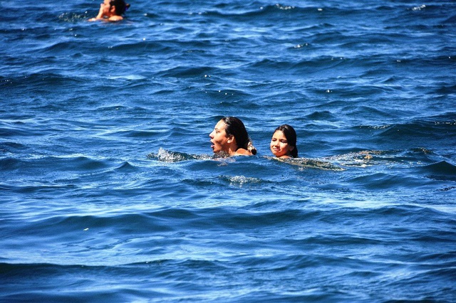 Başarılı şarkıcı Işın Karaca tatil sezonunu açtı