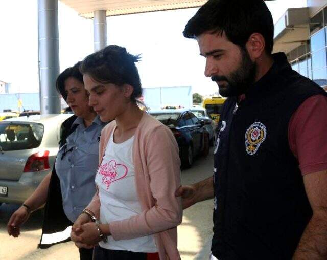 Adliyeden kaçan kadın hükümlü, otogarda yakalandı Adliyeden kaçan kadın hükümlü, otogarda yakalandı