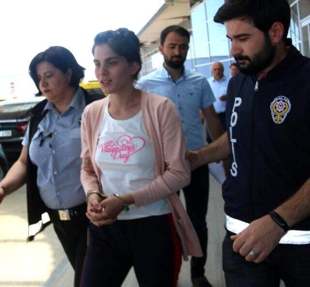 Adliyeden kaçan kadın hükümlü, otogarda yakalandı Adliyeden kaçan kadın hükümlü, otogarda yakalandı