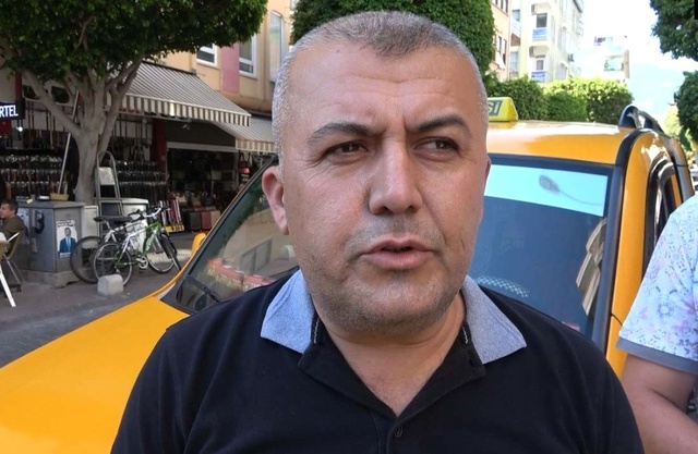 Taksiye binen Alman turistler şov yaptı!
