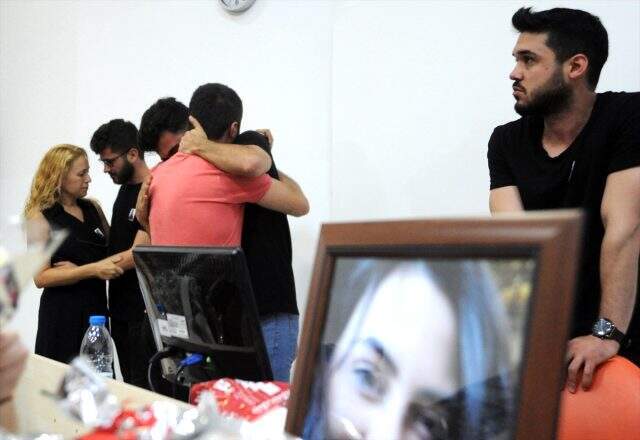 Babasının öldürdüğü Gülnur'u annesi anlattı, salondakiler gözyaşlarına boğuldu