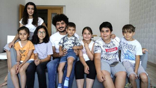 Barış Telli, ilkokulda kendisine protez bacak yaptıran Derya Bakır ile 20 yıl sonra buluştu