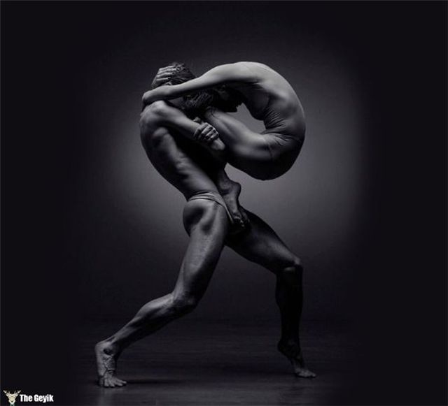 Heykeltıraşın Çektiği Aşık Etme Garantili 12 Dansçı Fotoğrafı