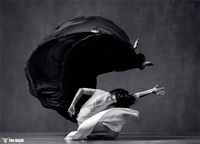 Heykeltıraşın Çektiği Aşık Etme Garantili 12 Dansçı Fotoğrafı