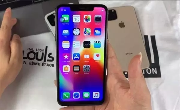 iPhone 11, Tartışmalı Tasarımıyla Bir Kez Daha Ortaya Çıktı