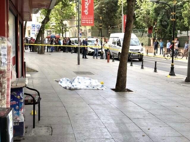 Karısının amcası tarafından sokak ortasında öldürüldü