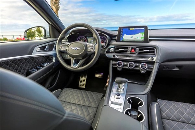 Karşınızda BMW 3 Serisine Adeta Savaş Açan Genesis G70