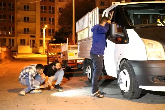 Mahalleli esrarengiz 2 kişinin peşinde! Sabaha kadar nöbetteler
