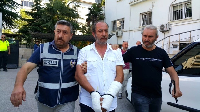 İlişki yaşadığı eski mankeni evde başka bir erkekle görünce dehşet saçtı!